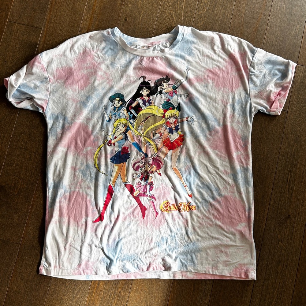 Sailor moon top size large
